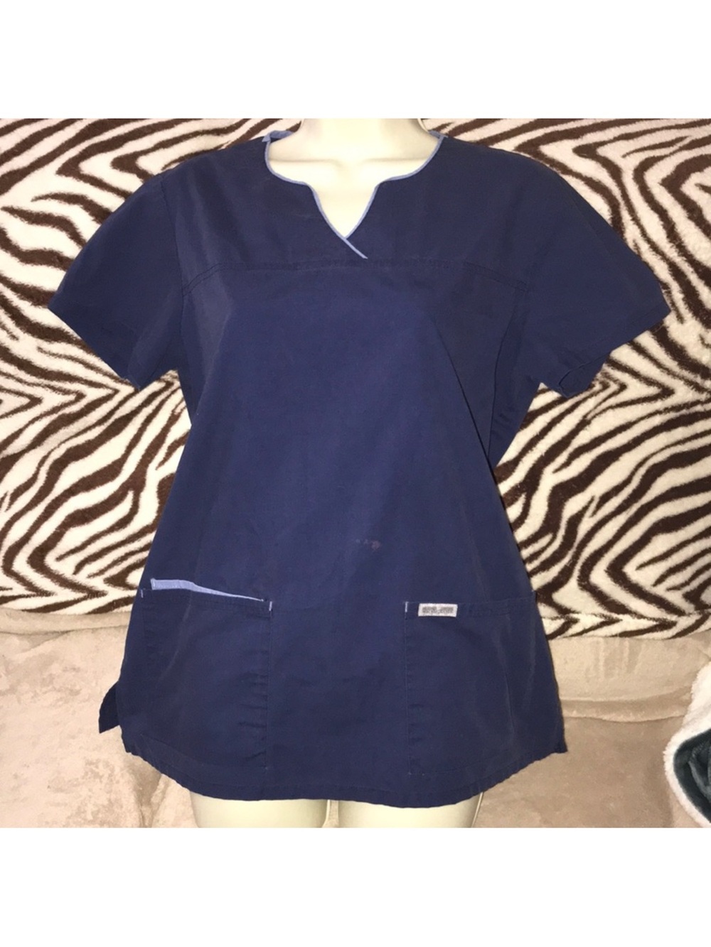 Cherokee body stretch dark blue Scrub Top small with light blue accents